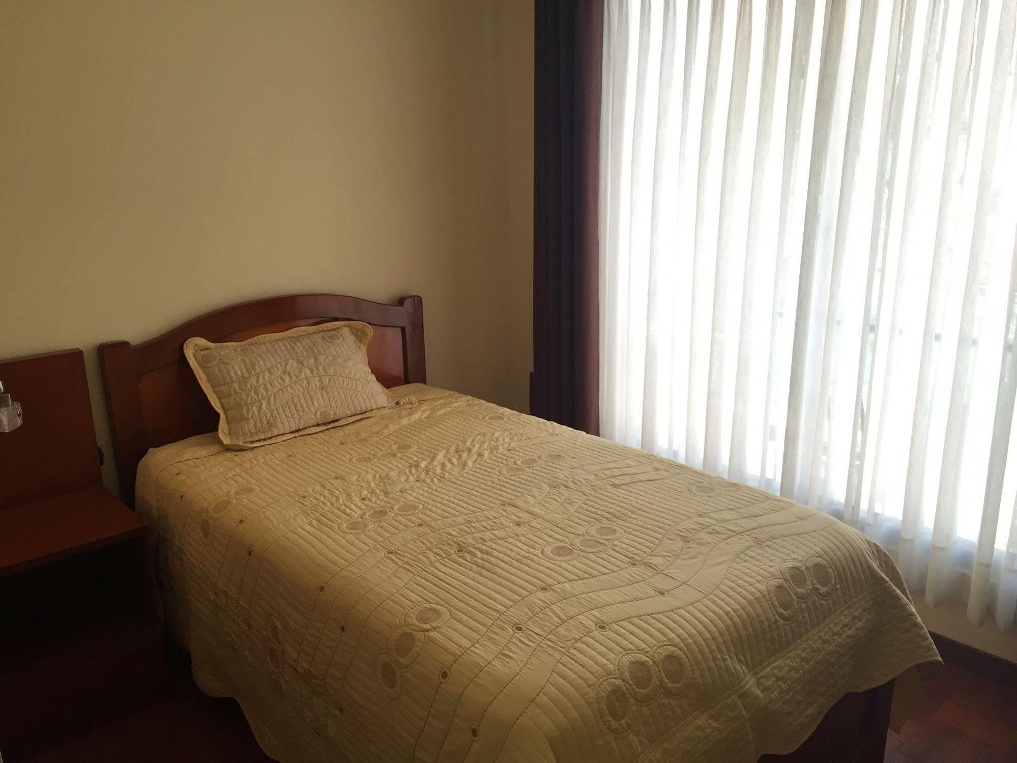 Residencial Alta Vista Couette-café 2*